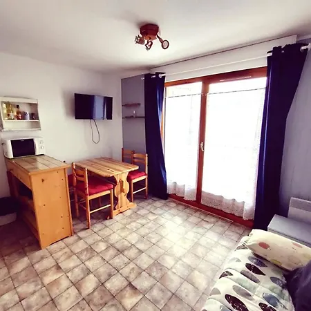 Au Pied Des Pistes Avec Parking Et Wifi - Fr-1-573-124